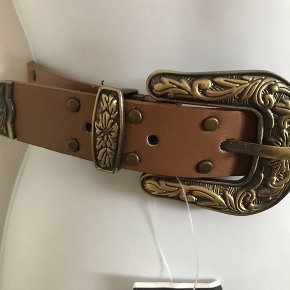 NWT Belt Double Grommet Buckle Light Brown or Tan Etched Metal Hardware … - Picture 2 of 14